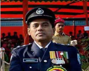 গাইবান্ধার আলোচিত সেই পুলিশ সুপার আশরাফুল ইসলাম, যাকে সম্প্রতি খাগড়াছড়ির মহালছড়িতে এপিবিএন'র অধিনায়ক হিসেবে বদলির আদেশ দেওয়া হয়েছে।